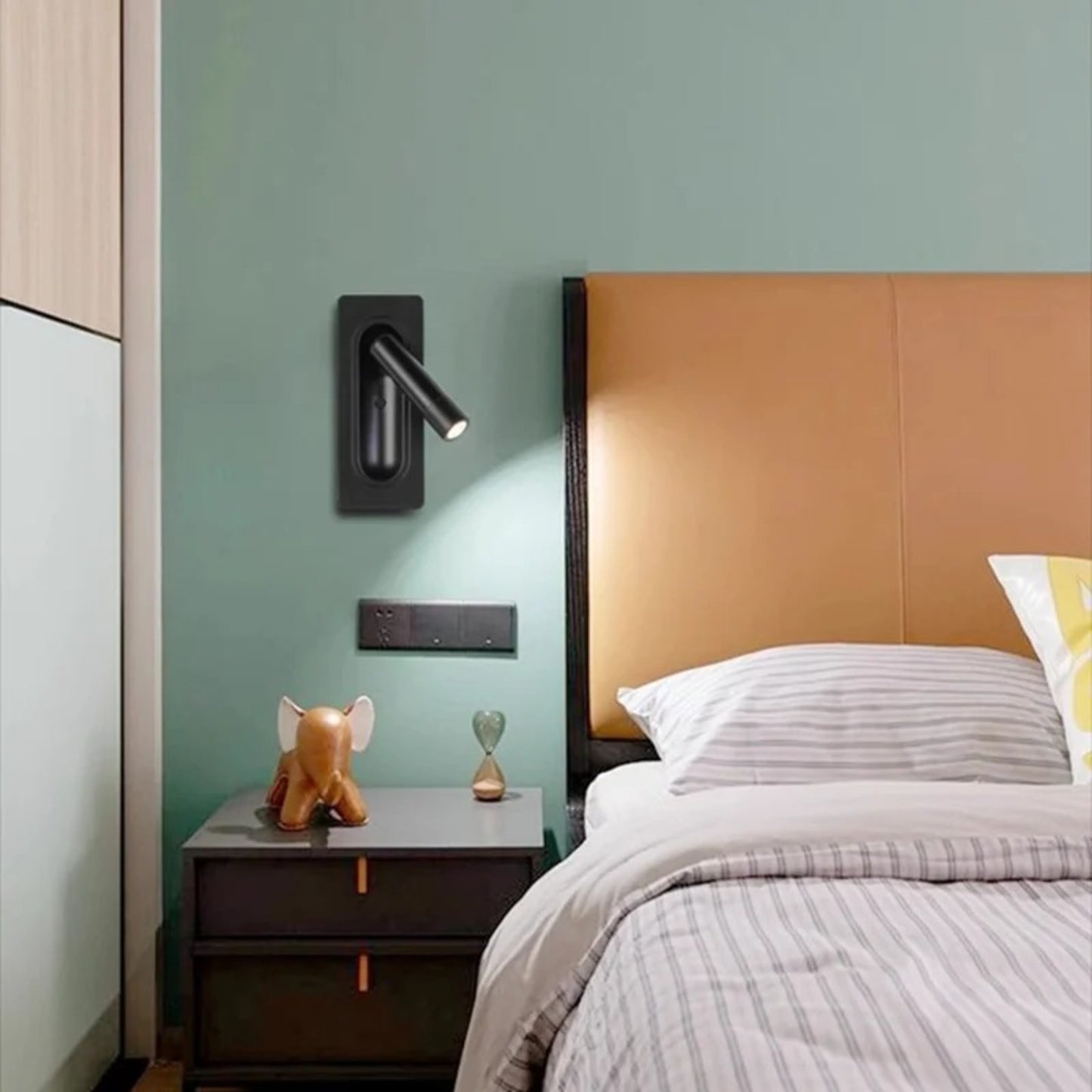 Sleek Adjustable LED Wall Reading Light – Modern Foldable Spotlight - Modefinity