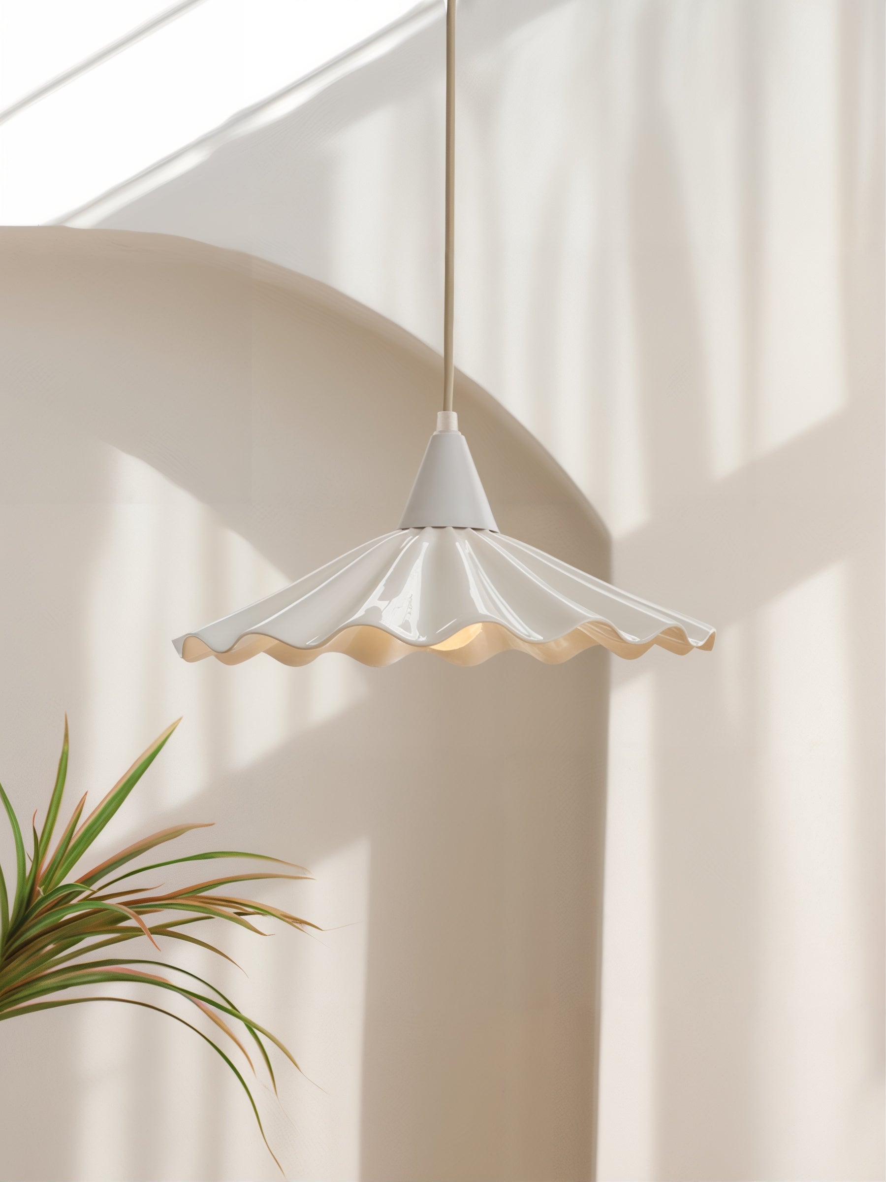 Elegant Wave Pendant Light - Soft Ivory - Modefinity