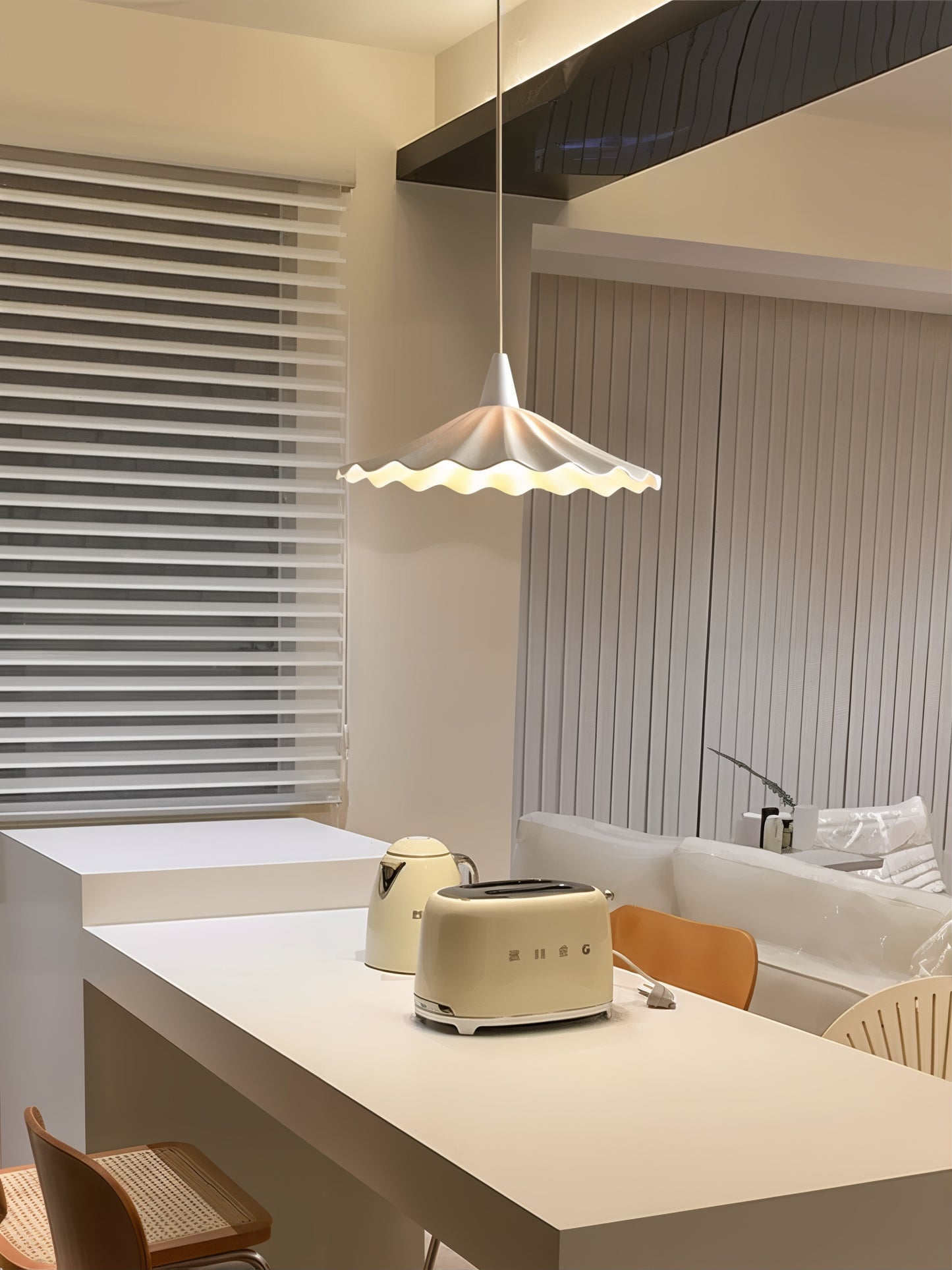 Elegant Wave Pendant Light - Soft Ivory - Modefinity