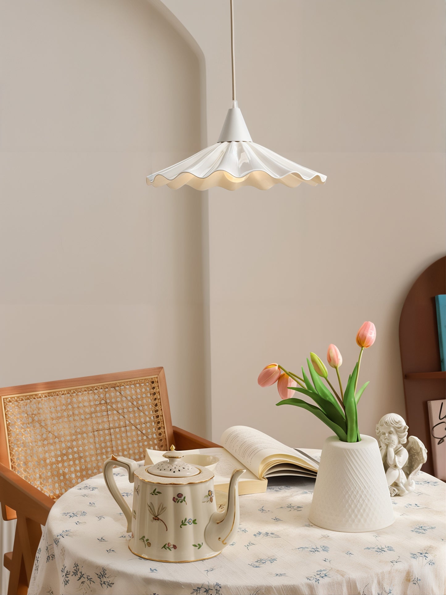 Elegant Wave Pendant Light - Soft Ivory - Modefinity