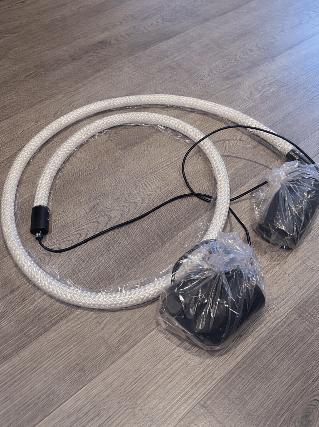 Architectural Floor Lamp — Floor-to-Ceiling LED Tube Light - Modefinity