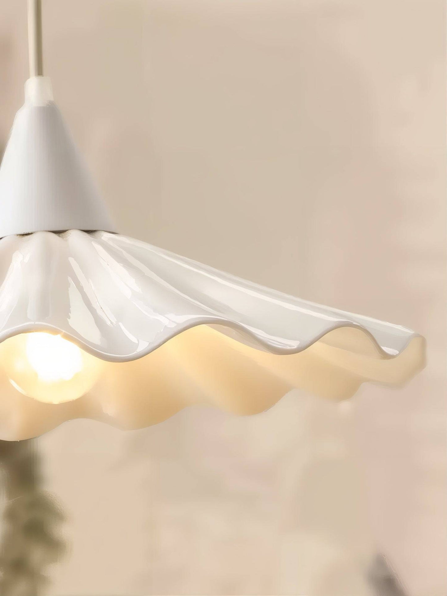 Elegant Wave Pendant Light - Soft Ivory - Modefinity