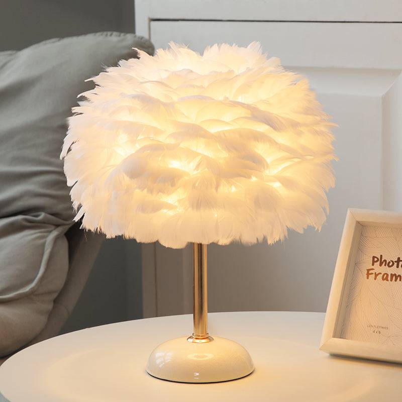 Feather Table Lamp - Modefinity