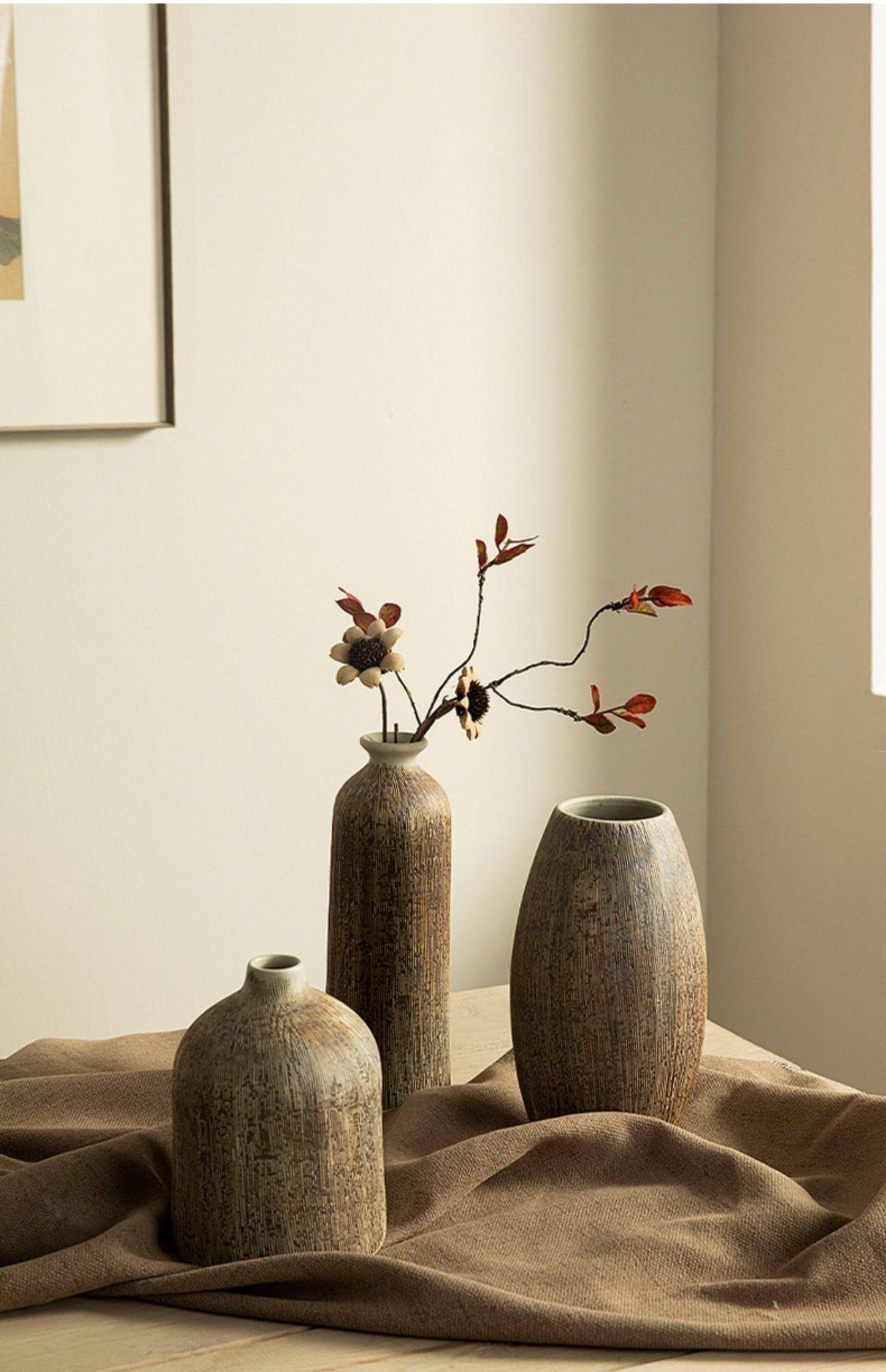 Japandi Dark Ceramic Vases - Modefinity