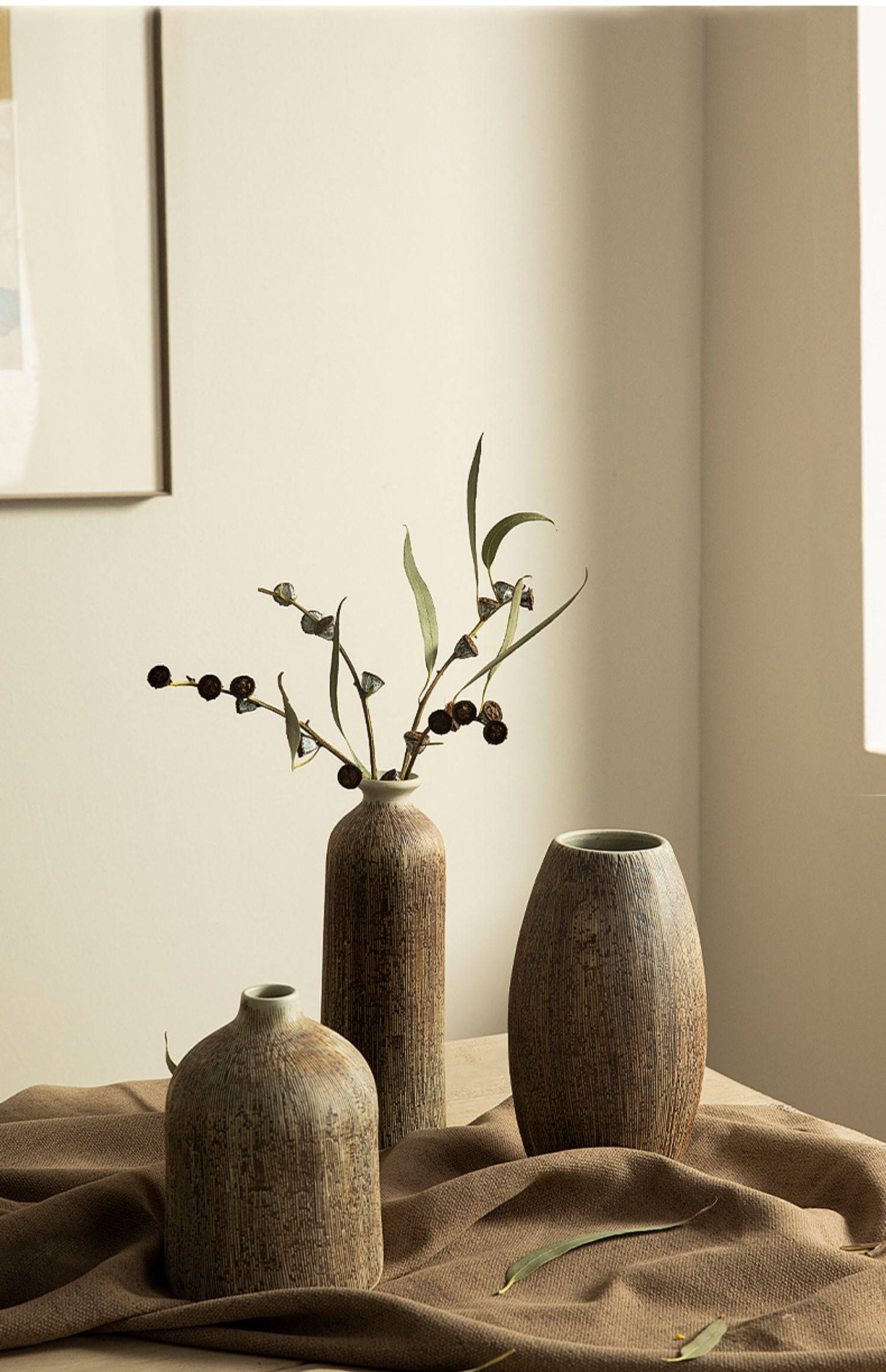 Japandi Dark Ceramic Vases - Modefinity