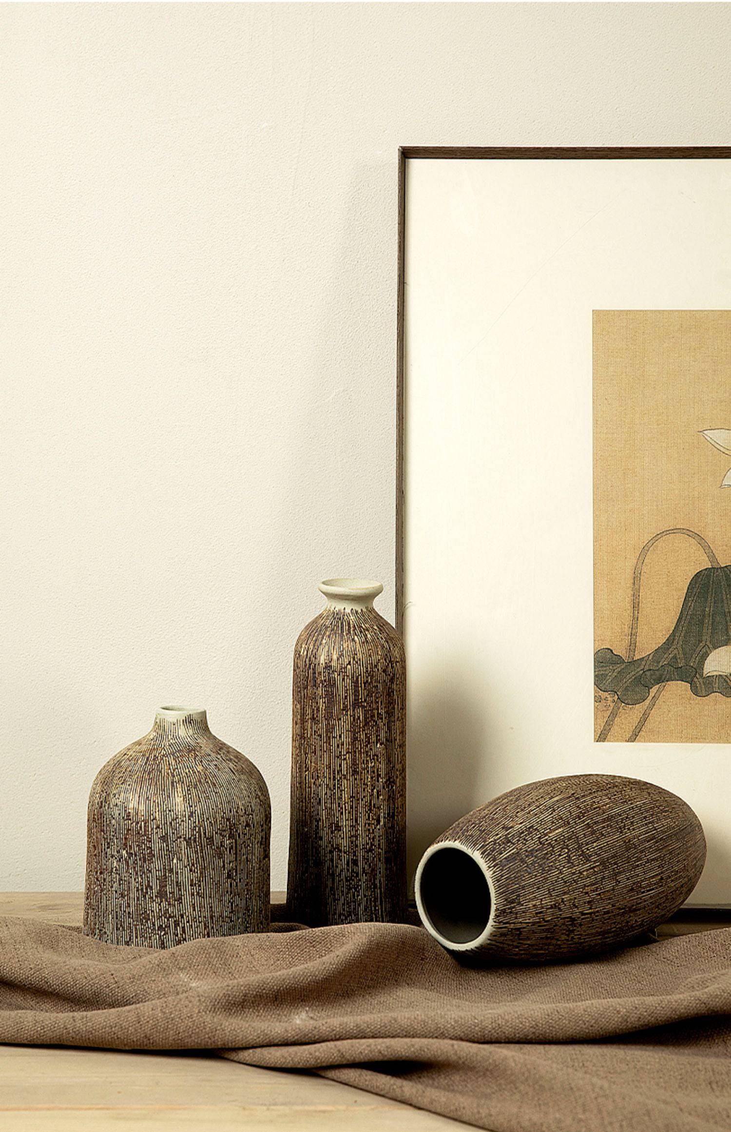 Japandi Dark Ceramic Vases - Modefinity