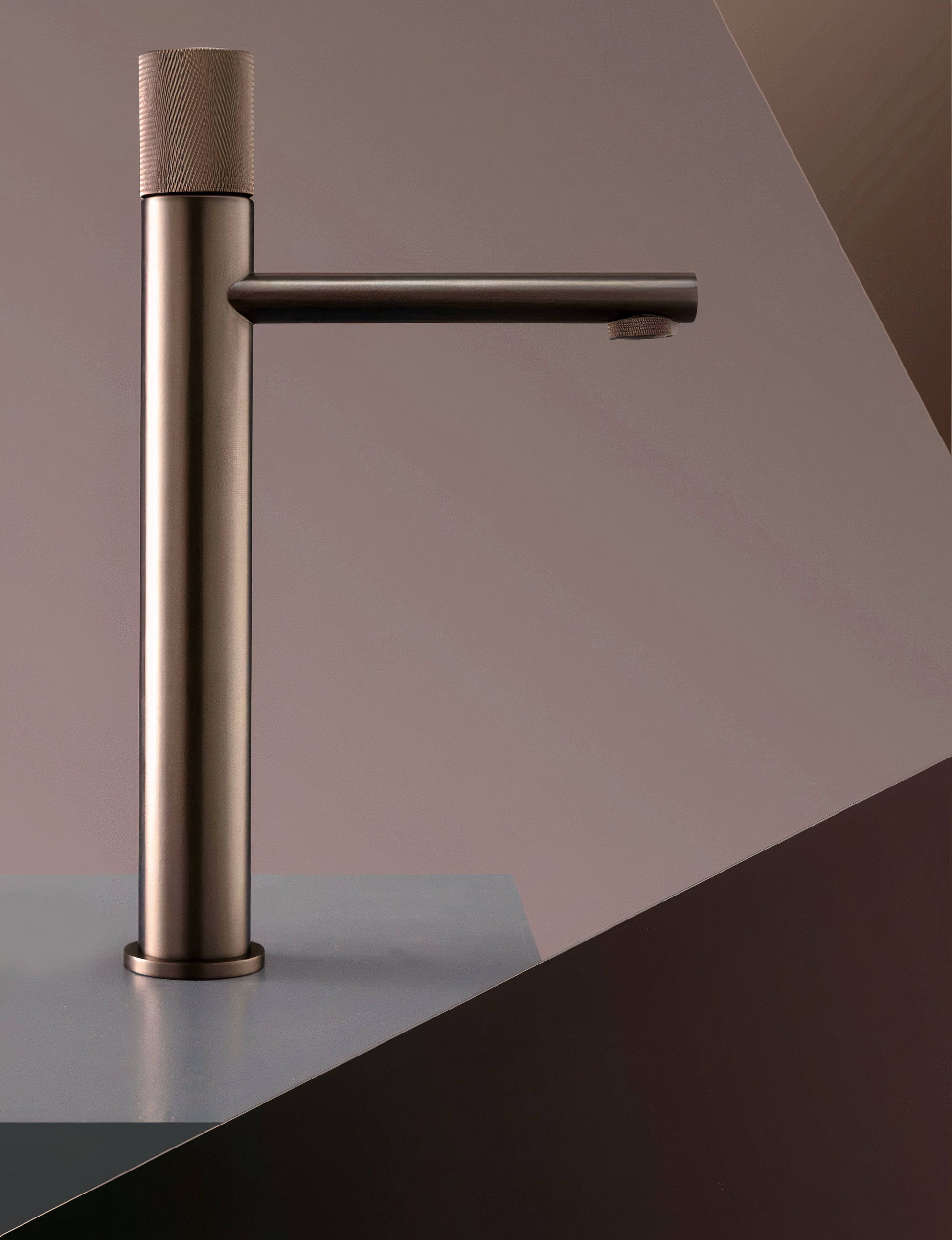 Modern Minimalist Faucet - Sleek Elegance in Two Sizes - Modefinity