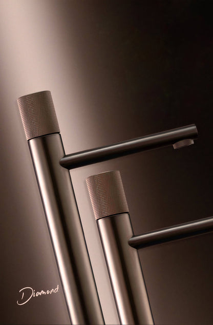 Modern Minimalist Faucet - Sleek Elegance in Two Sizes - Modefinity