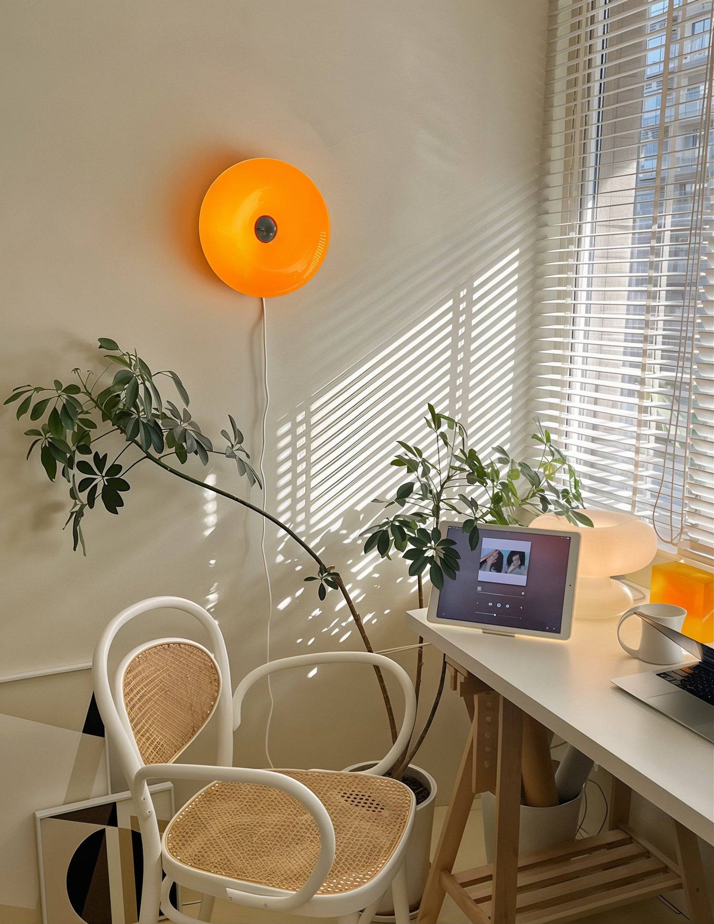 Retro Glow Desk Lamp - A Modern Twist on Vintage Design - Modefinity