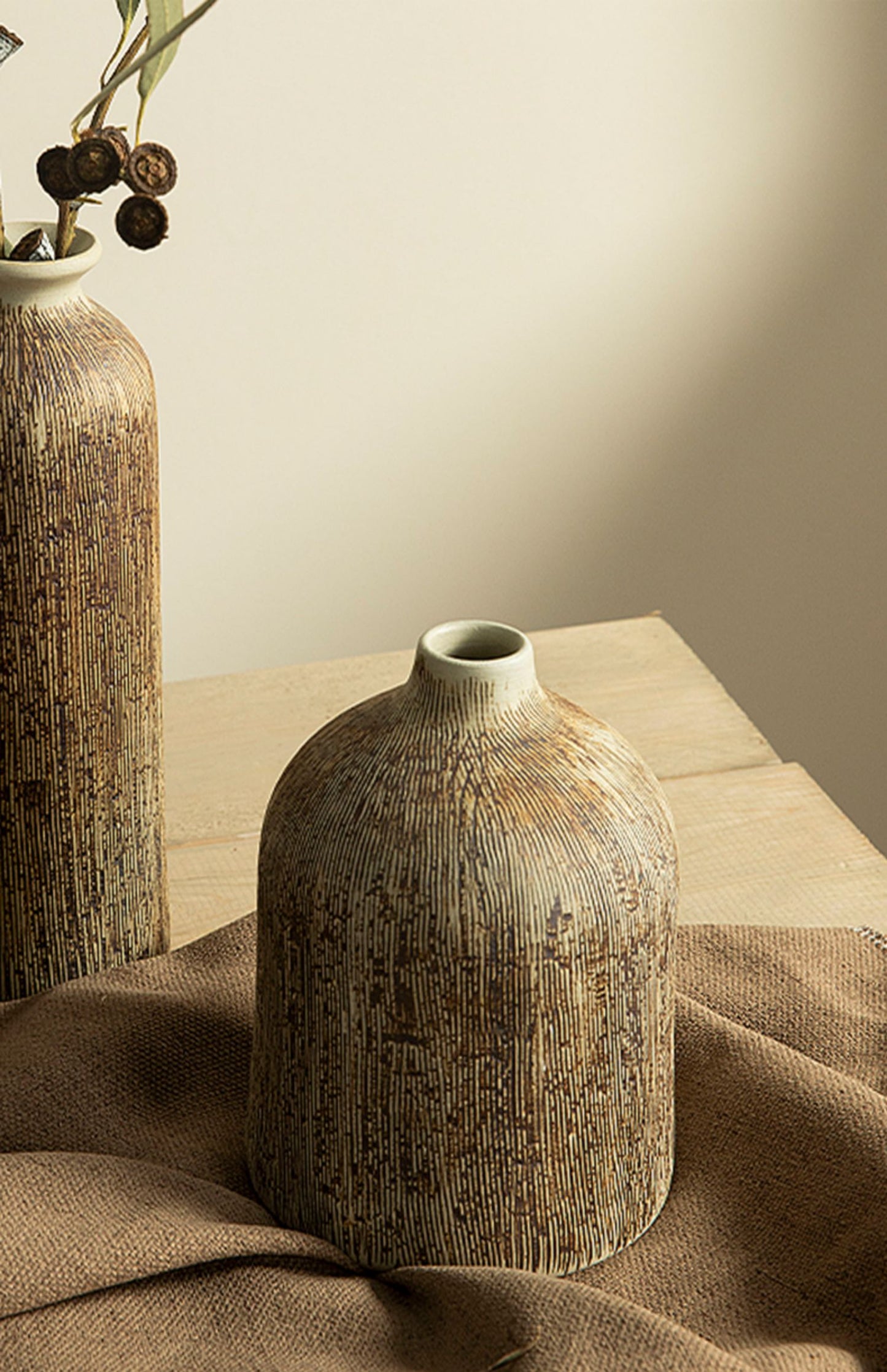 Japandi Dark Ceramic Vases - Modefinity