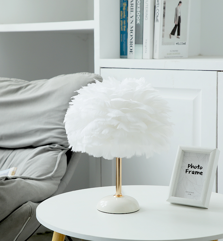 Feather Table Lamp - Modefinity